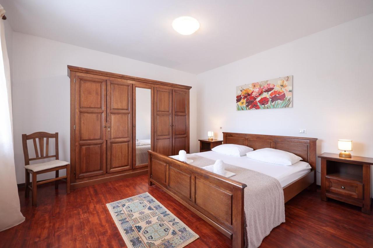 Villa Ena With Pool & Jacuzzi Donji Kasic Exterior foto