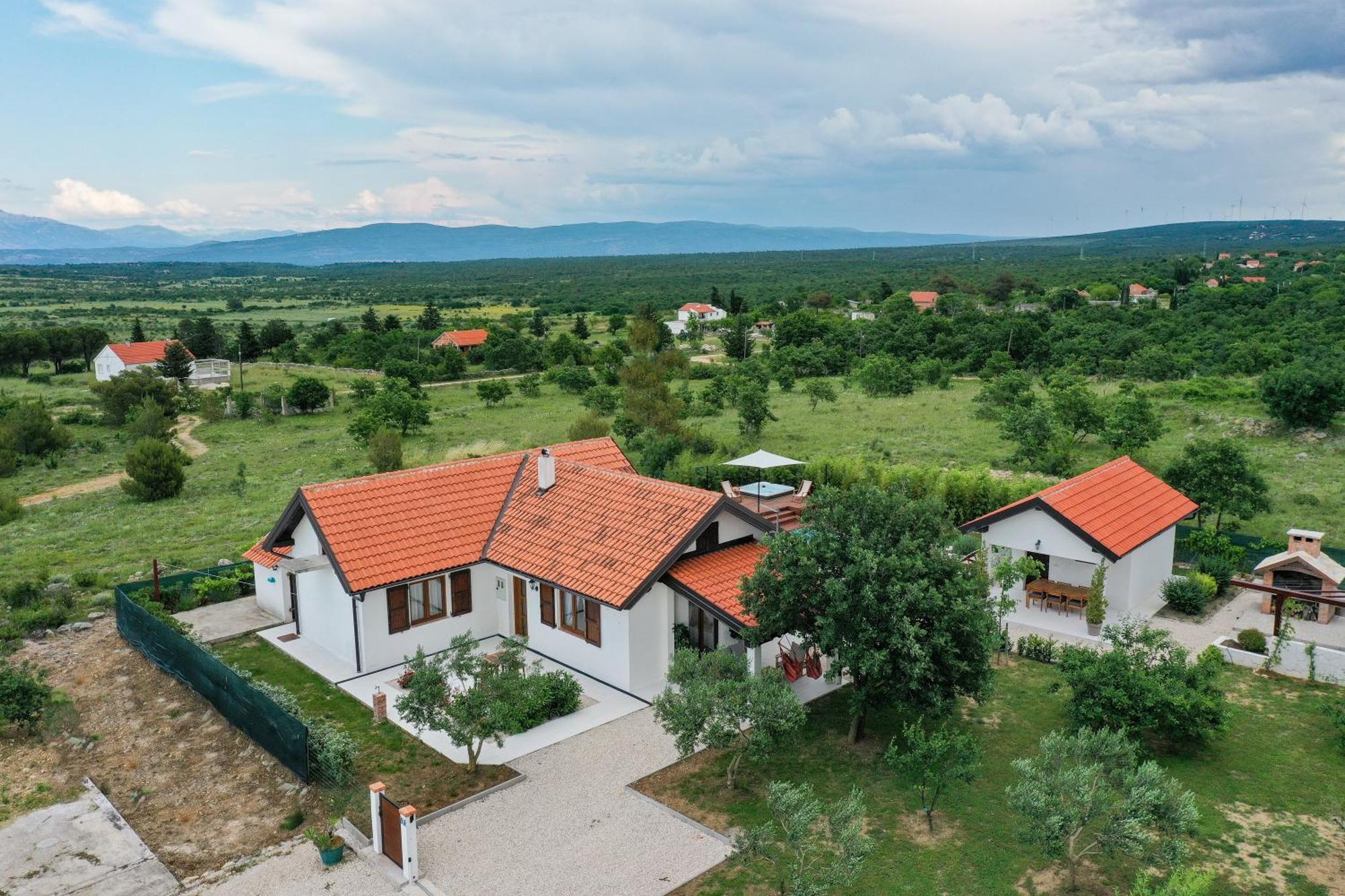 Villa Ena With Pool & Jacuzzi Donji Kasic Exterior foto
